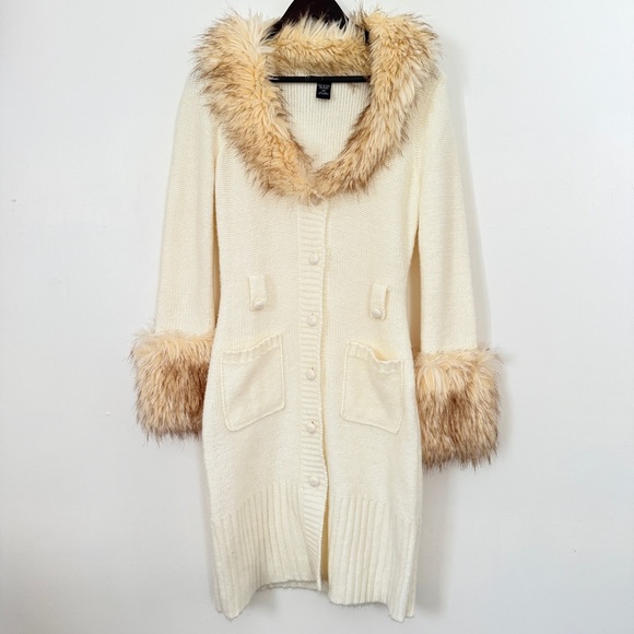 Boston Proper Sweaters - Y2K Vibes Boston Proper Cream Hooded Sweater with Faux Fur Trim